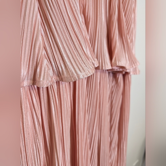Lulus Pink Tiered Pleated Maxi Dress XS NWT Prom Wedding Formal Coquette - Picture 6 of 9